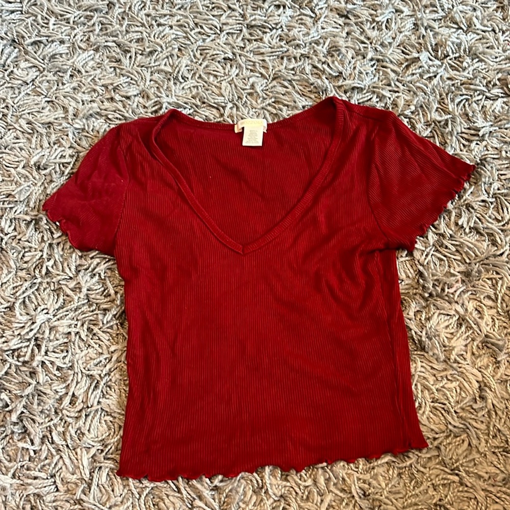 Cropped Lettuce Trim V-neck Burgundy Top